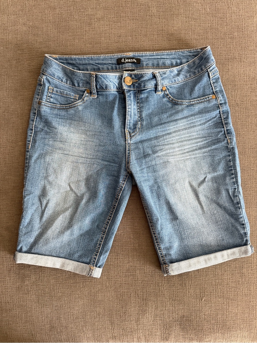 Womens Like New D.JEANS Cuffed Bermuda Shorts Size 8